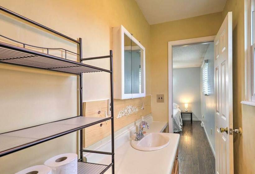 Familyfriendly Jonesborough Retreat W/ Yard!