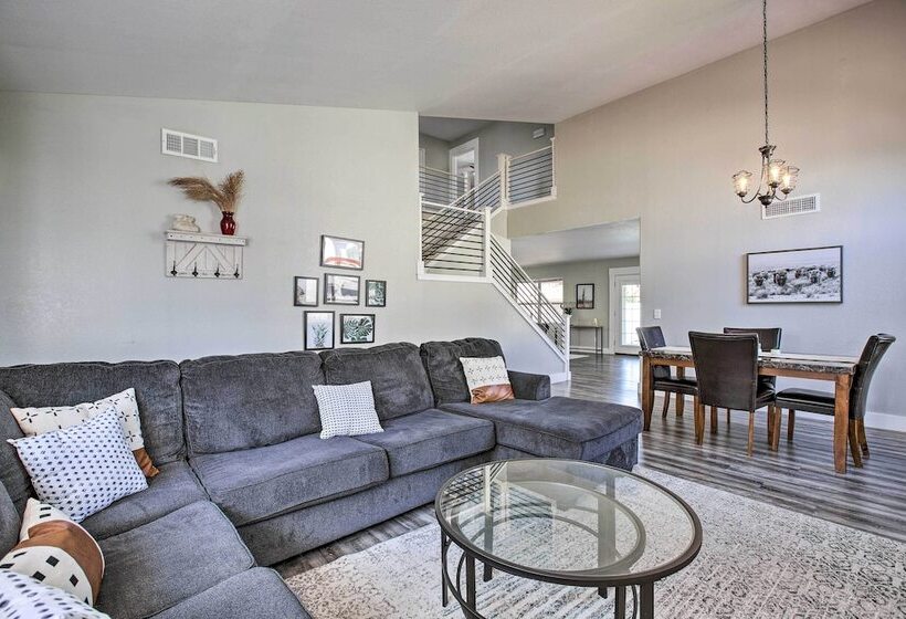 Pet Friendly Glendale Home W/ Pool, Near Golfing
