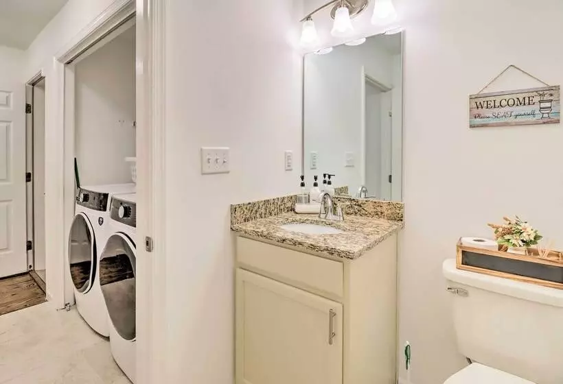 Gorgeous Pocono Summit Retreat W/ Deck & Hot Tub!