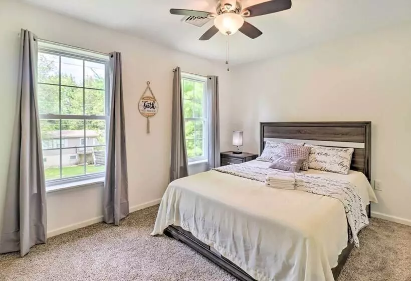 Gorgeous Pocono Summit Retreat W/ Deck & Hot Tub!