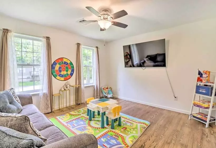 Gorgeous Pocono Summit Retreat W/ Deck & Hot Tub!