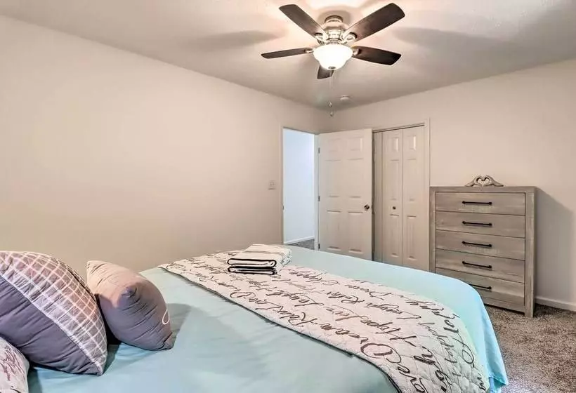 Gorgeous Pocono Summit Retreat W/ Deck & Hot Tub!