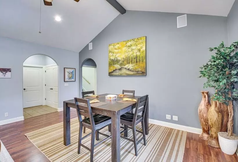 < 5 Mi To Lake Desoto: Grand Hot Springs Home