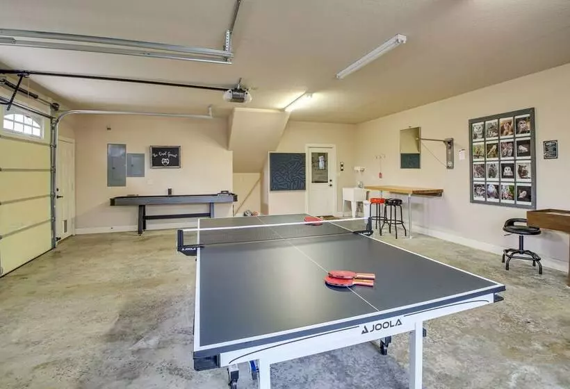 < 5 Mi To Lake Desoto: Grand Hot Springs Home