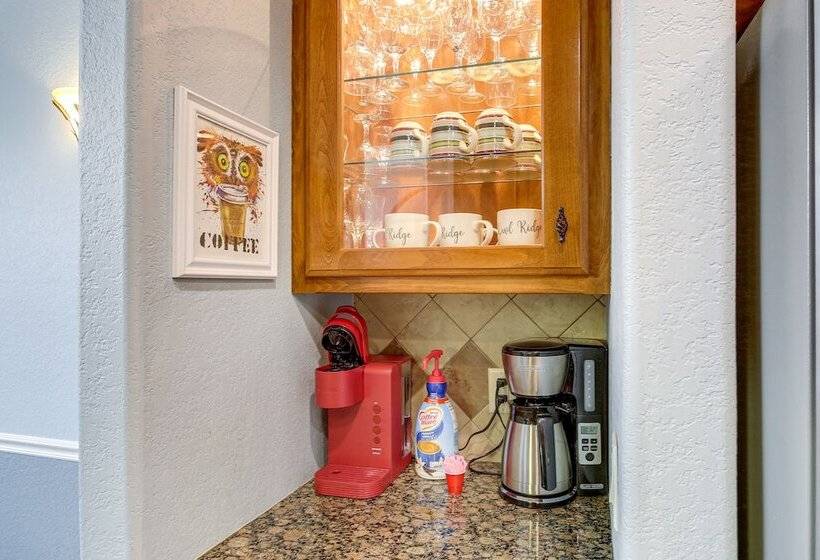 < 5 Mi To Lake Desoto: Grand Hot Springs Home