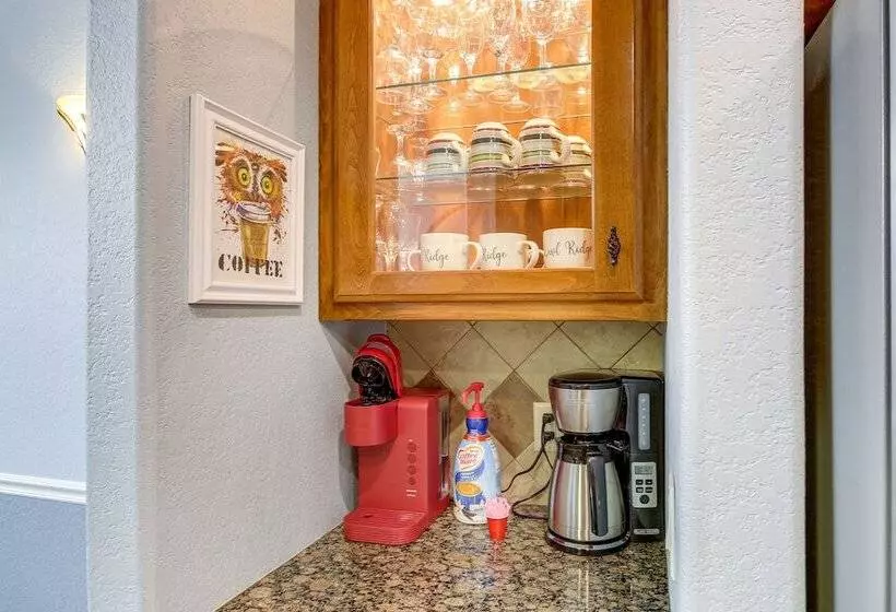 < 5 Mi To Lake Desoto: Grand Hot Springs Home