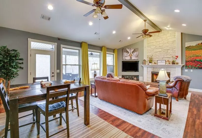 < 5 Mi To Lake Desoto: Grand Hot Springs Home