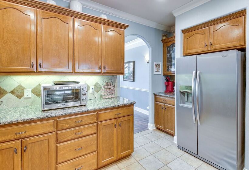 < 5 Mi To Lake Desoto: Grand Hot Springs Home