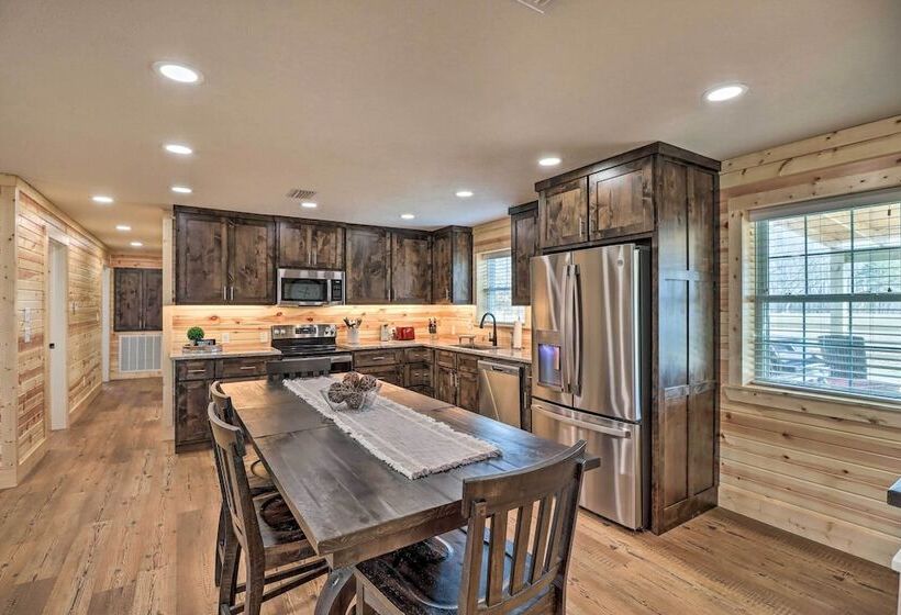 Greers Ferry Home On 40 Acres 1/4 Mi To Lake!