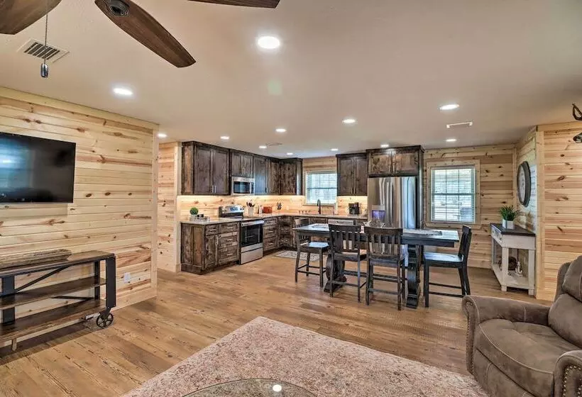 Greers Ferry Home On 40 Acres 1/4 Mi To Lake!