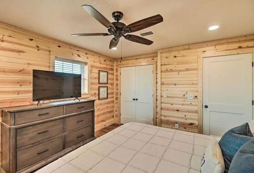 Greers Ferry Home On 40 Acres 1/4 Mi To Lake!