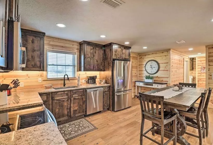 Greers Ferry Home On 40 Acres 1/4 Mi To Lake!