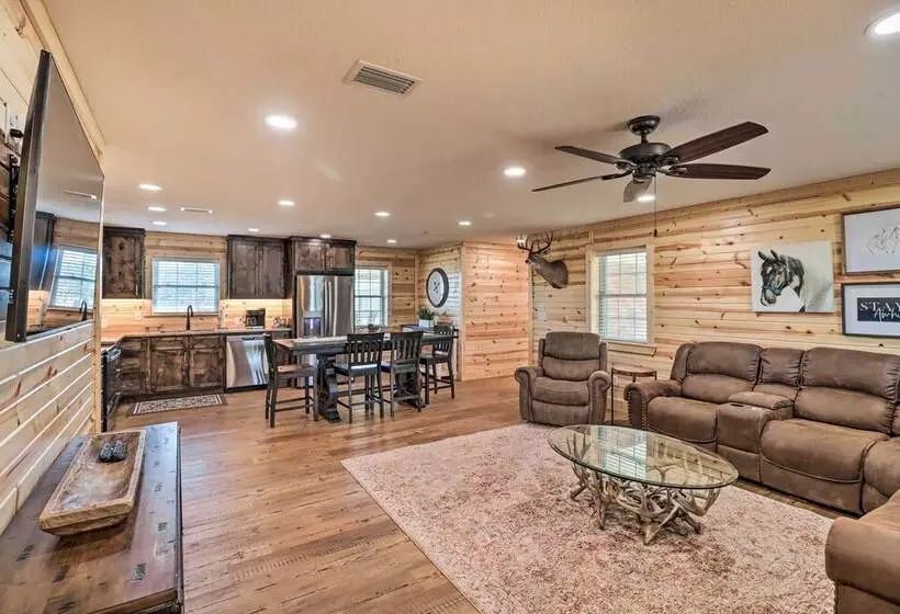 Greers Ferry Home On 40 Acres 1/4 Mi To Lake!