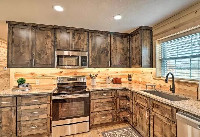 Greers Ferry Home On 40 Acres 1/4 Mi To Lake!