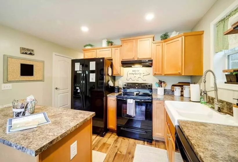 Greystone   Creekside Cabin: Hike, Fish & Explore!