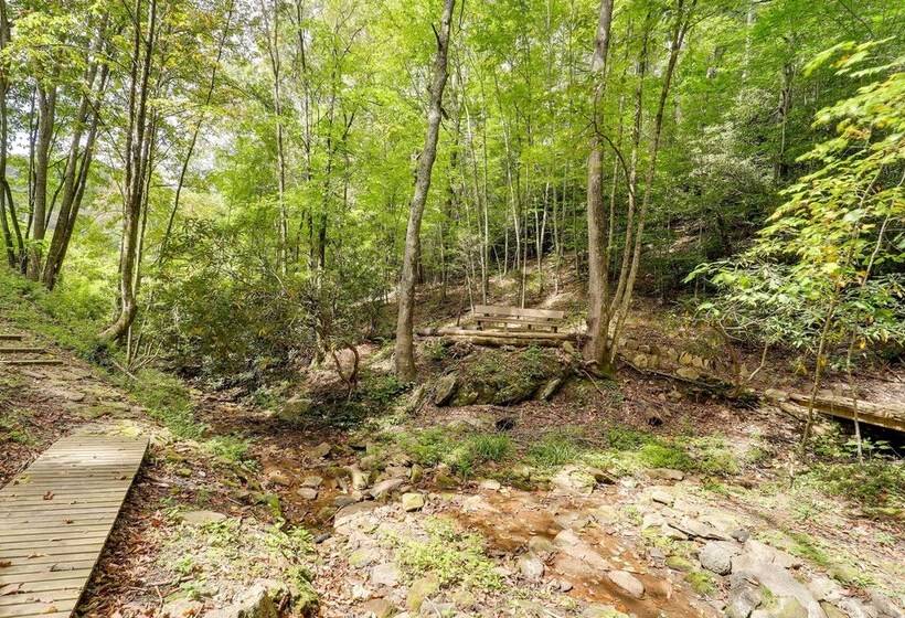 Greystone Creekside Cabin: Hike, Fish & Explore!