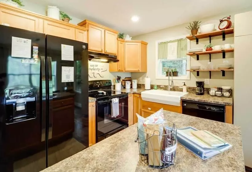 Greystone   Creekside Cabin: Hike, Fish & Explore!