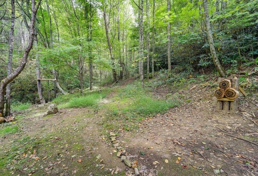 Greystone Creekside Cabin: Hike, Fish & Explore!