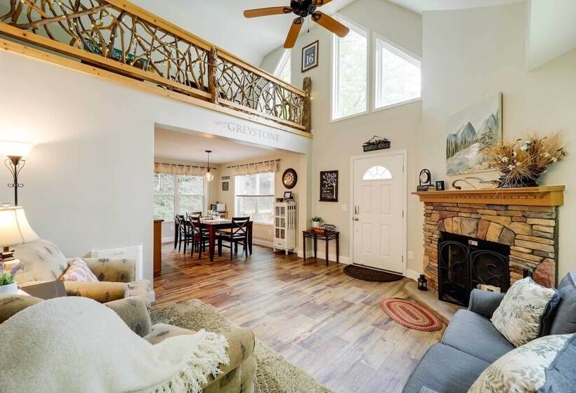 Greystone Creekside Cabin: Hike, Fish & Explore!