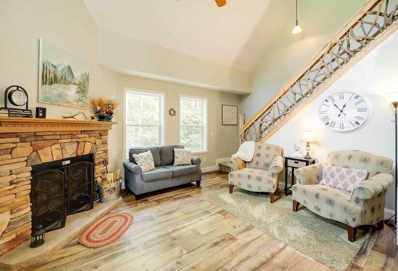 Greystone Creekside Cabin: Hike, Fish & Explore!