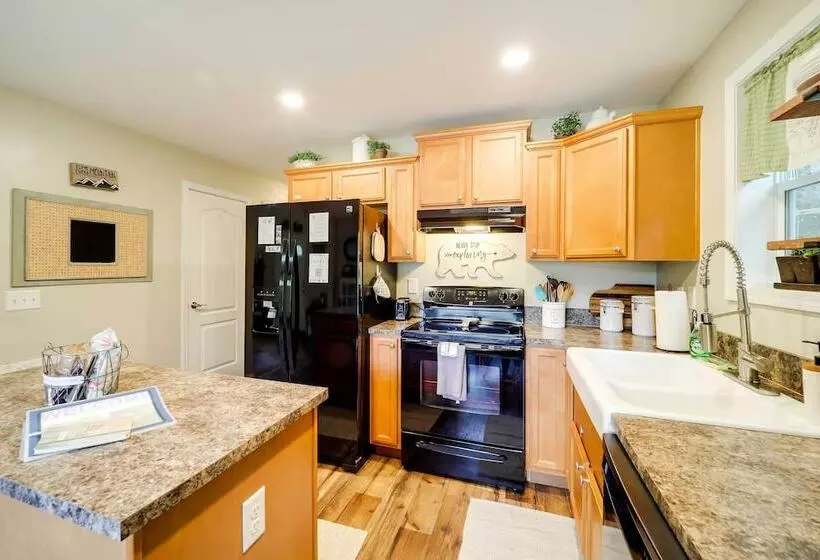 Greystone   Creekside Cabin: Hike, Fish & Explore!