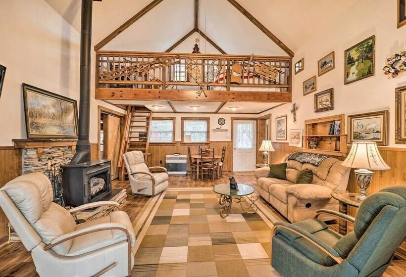 High Country Newland Cabin W/ Deck + Fire Pit!