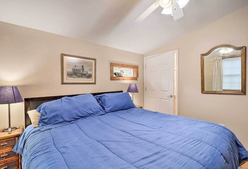 High Country Newland Cabin W/ Deck + Fire Pit!