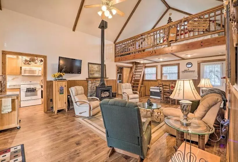 High Country Newland Cabin W/ Deck + Fire Pit!