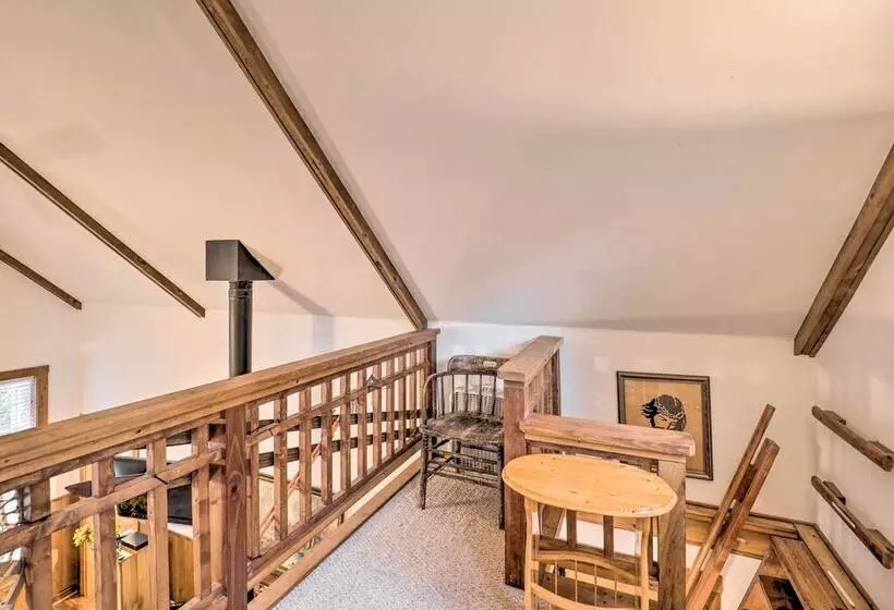 High Country Newland Cabin W/ Deck + Fire Pit!