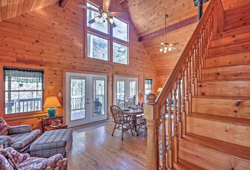 Highlands Cabin W/ Forest Views < 4 Mi To Cashiers