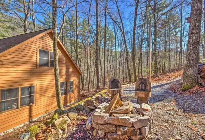 Highlands Cabin W/ Forest Views < 4 Mi To Cashiers