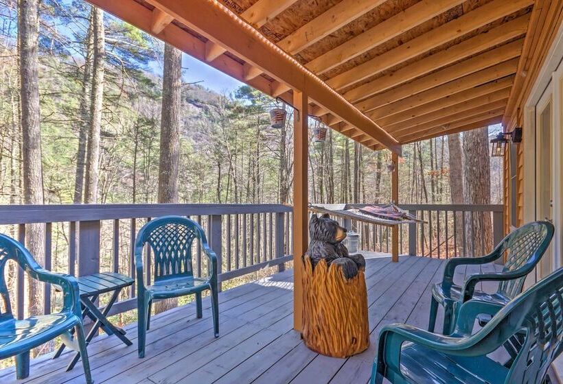 Highlands Cabin W/ Forest Views < 4 Mi To Cashiers
