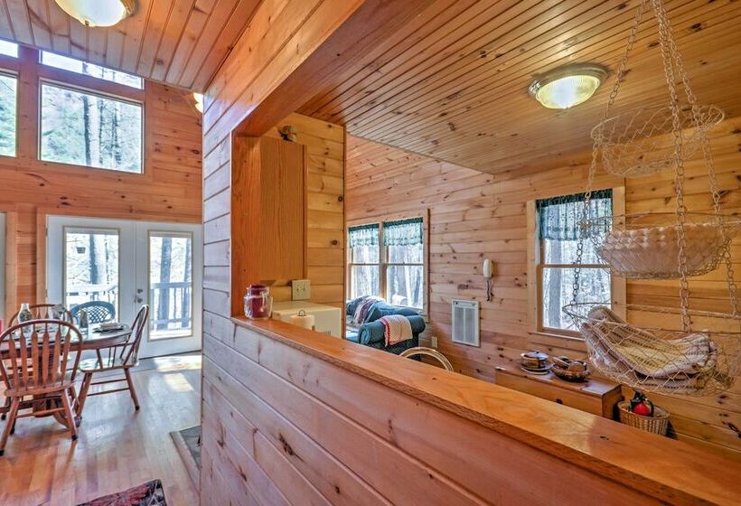 Highlands Cabin W/ Forest Views < 4 Mi To Cashiers