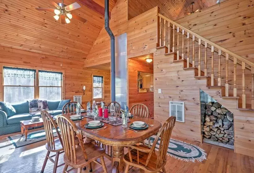 Highlands Cabin W/ Forest Views < 4 Mi To Cashiers