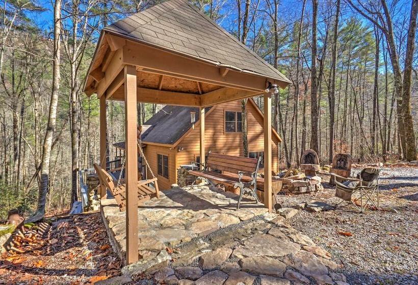 Highlands Cabin W/ Forest Views < 4 Mi To Cashiers
