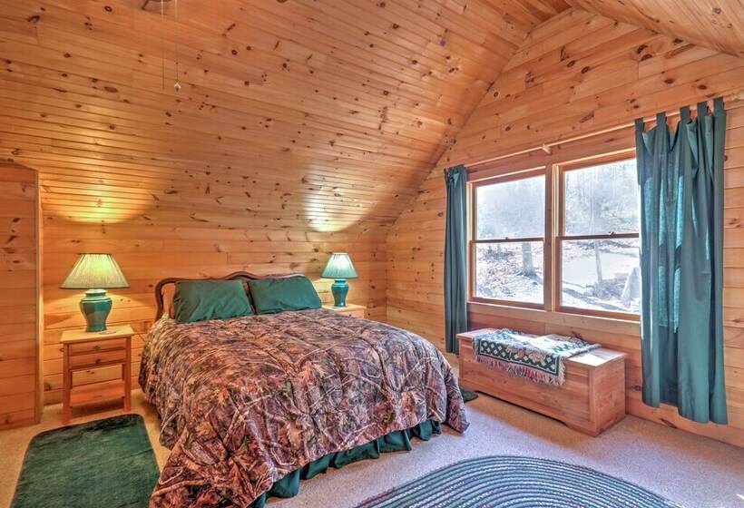Highlands Cabin W/ Forest Views < 4 Mi To Cashiers
