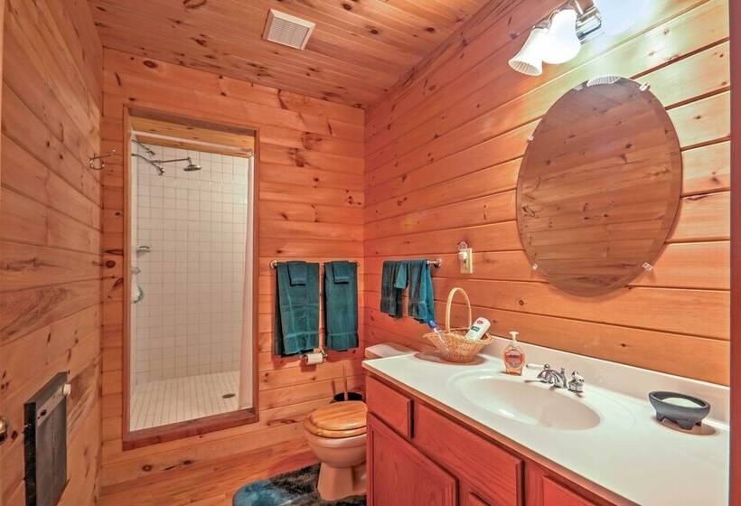 Highlands Cabin W/ Forest Views < 4 Mi To Cashiers
