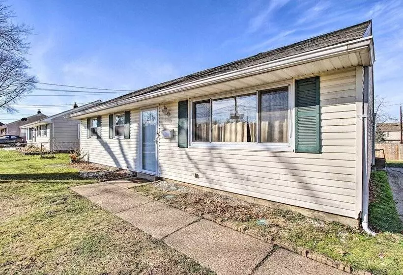 House W/ Pellet Smoker & Grill, 1 Mi To Lake!