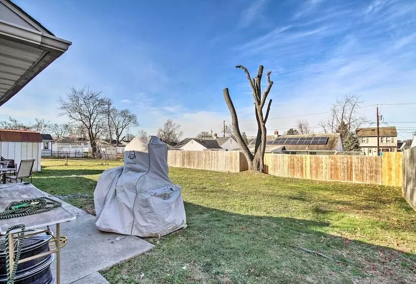 House W/ Pellet Smoker & Grill, 1 Mi To Lake!