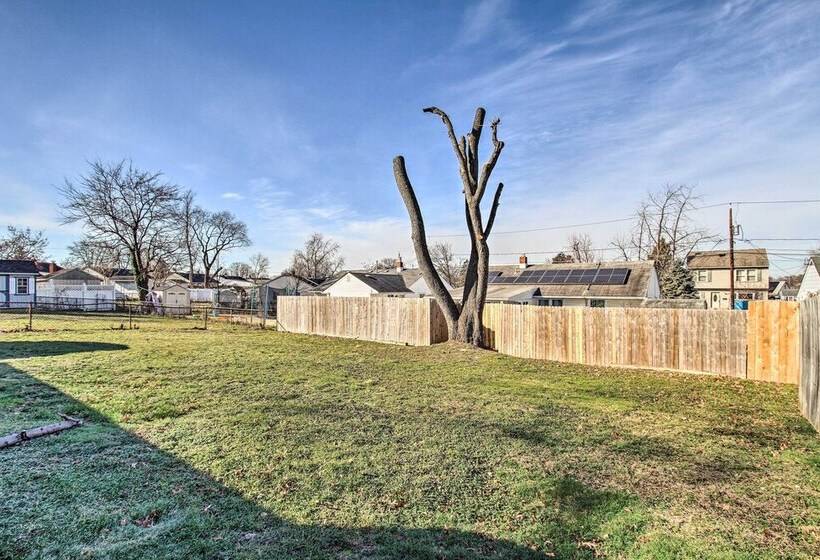 House W/ Pellet Smoker & Grill, 1 Mi To Lake!