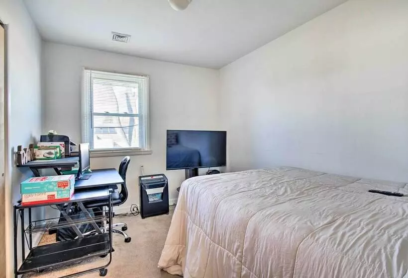 House W/ Pellet Smoker & Grill, 1 Mi To Lake!