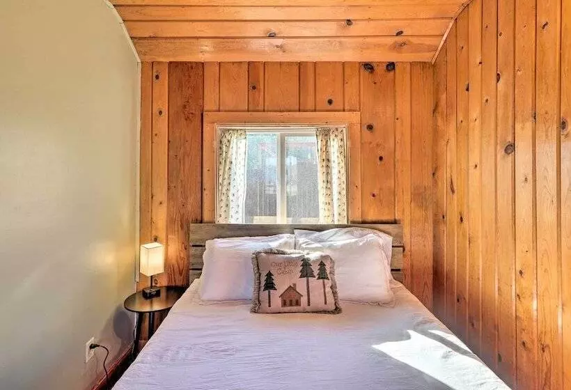 Lakeside Cabin W/ Beach ~ 14 Mi To Ski Area!