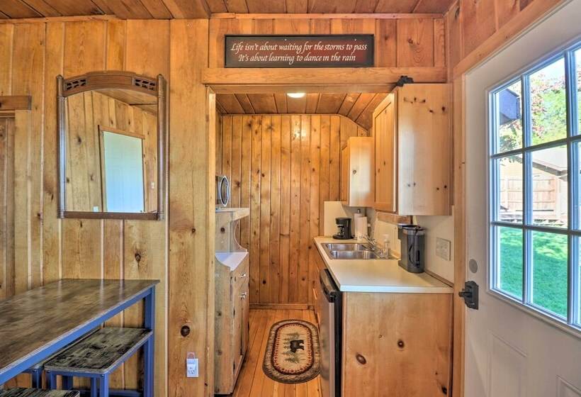 Lakeside Cabin W/ Beach ~ 14 Mi To Ski Area!