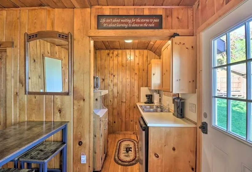 Lakeside Cabin W/ Beach ~ 14 Mi To Ski Area!