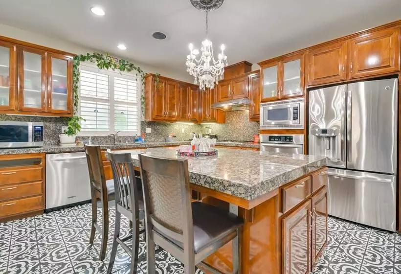 Luxe Atwater Home W/ Patio: 10 Mi To Yosemite Lake