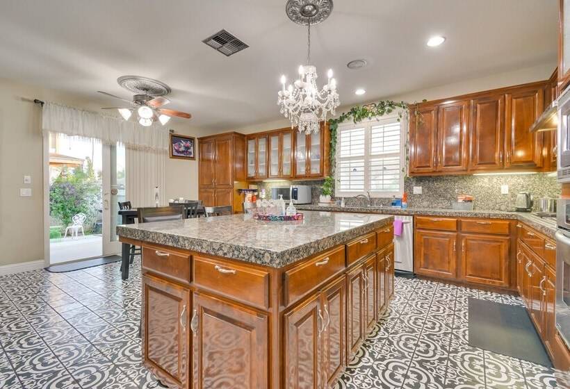 Luxe Atwater Home W/ Patio: 10 Mi To Yosemite Lake