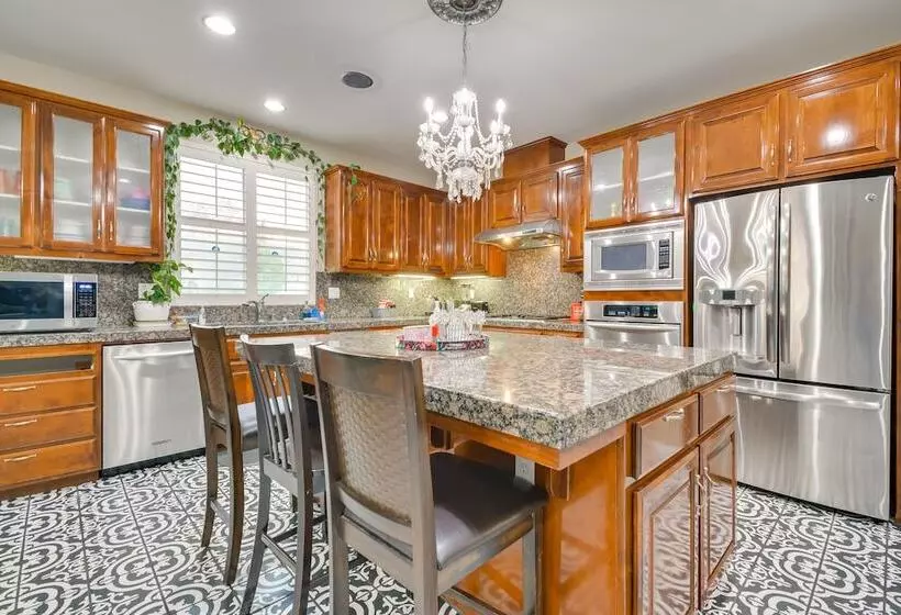 Luxe Atwater Home W/ Patio: 10 Mi To Yosemite Lake