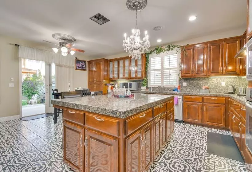 Luxe Atwater Home W/ Patio: 10 Mi To Yosemite Lake