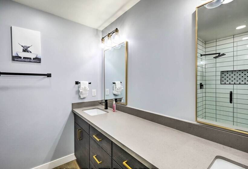 Luxe Flagstaff Retreat W/ Sunroom, Patio & Grill!