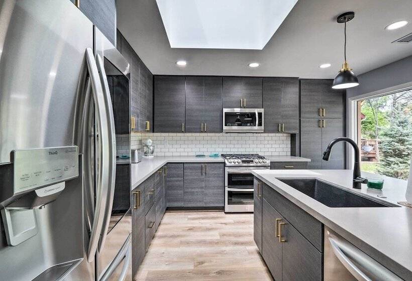 Luxe Flagstaff Retreat W/ Sunroom, Patio & Grill!